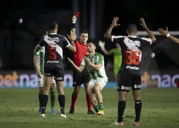 lVasco é o time do Rio com mais expulsões no Brasileirão 2024