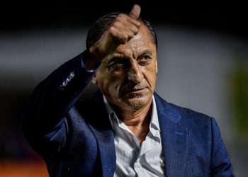 Entenda como Ramón Diaz perdeu todo seu prestígio no Vasco