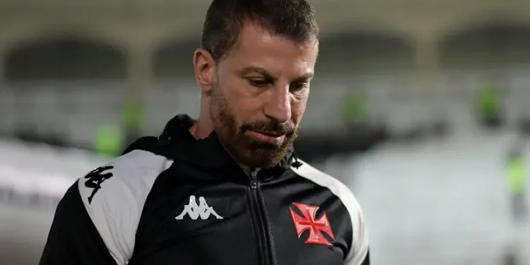 Entrada de jogador após 3 meses parado gera ruídos na diretoria do Vasco