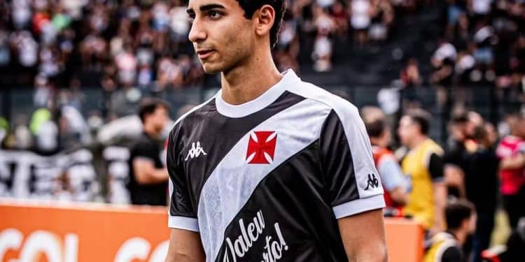 Após cirurgia no joelho, JP só retorna ao Vasco em 2025