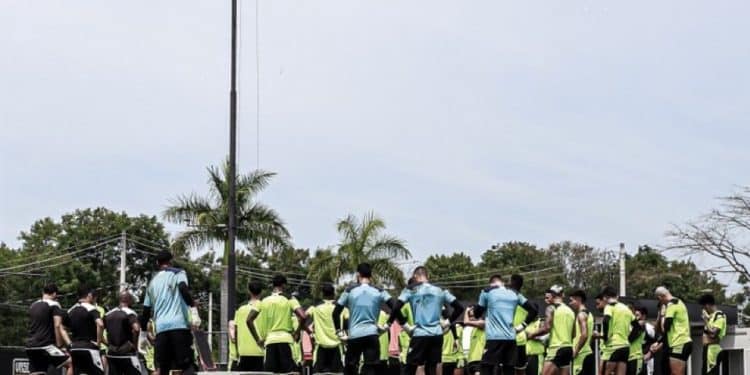 Zagueiro está de saída do Vasco