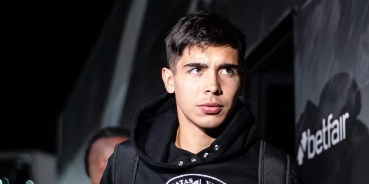 Um dos mais caros da era SAF, Sforza perde espaço no meio-campo do Vasco