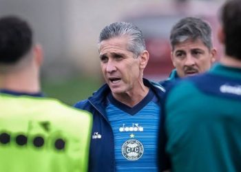 Coritiba confirma saída de jogador, que retorna ao Vasco para 2025