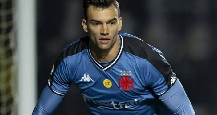 Léo Jardim lidera arremates e gols sofridos no Brasileirão em 2023 e 2024