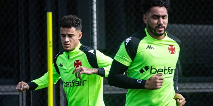Payet e Coutinho juntos com Felipe? Veja o cenário com o técnico interino do Vasco