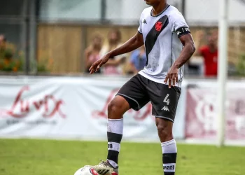 Lyncon, do Vasco, avança na recuperação de lesão e inicia transição física