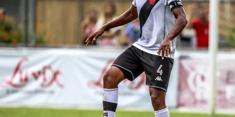 Lyncon, do Vasco, avança na recuperação de lesão e inicia transição física