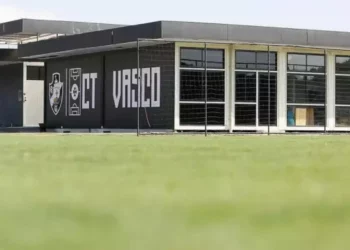 Mini estádio e milhões no CT do Vasco