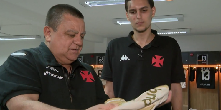 Torcedor do Vasco se torna roupeiro por um dia