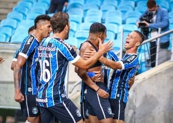 Vasco entra na briga por atacante avaliado em R$ 24 milhões