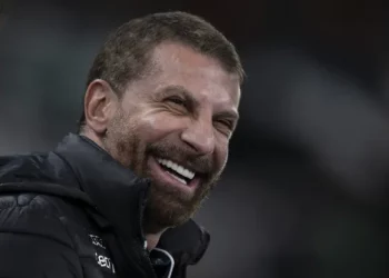 Vasco muda estratégia de contratações e mira dois destaques do Brasileirão