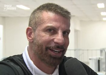Vasco surpreende e mira técnico renomado para 2025