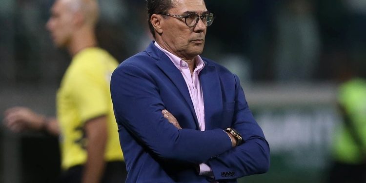 Rapaz... Vanderlei Luxemburgo esculacha ídolo do Vasco