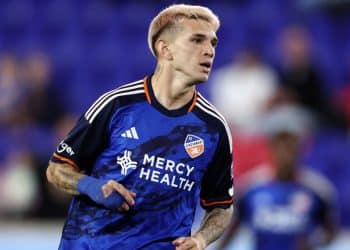 Vasco deve ter conversa com Orellano em breve