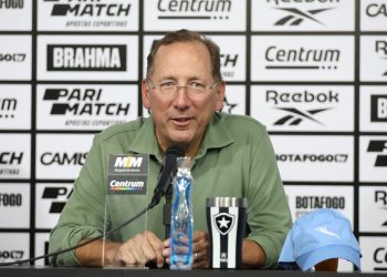 John Textor afirma que Botafogo ajudará Vasco com uso do Engenhão, independentemente de acordo por Rayan
