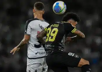 Vasco é derrotado pelo Botafogo por 3 a 0 no Engenhão em noite de liderança ampliada