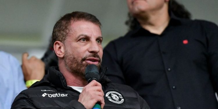 Após recusa de Renato, Vasco mira técnico que foi campeão em 2024