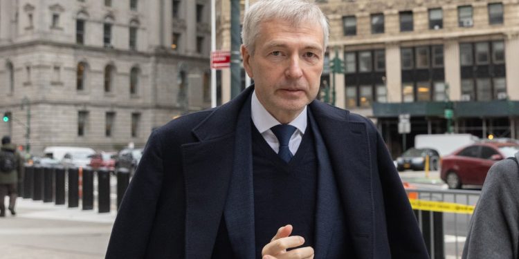 Bilionário russo entra na disputa para investir na SAF do Vasco