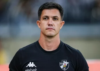 Ex-Vasco fica perto de acerto com Athletico-PR