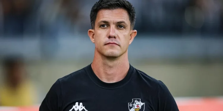 Ex-Vasco fica perto de acerto com Athletico-PR