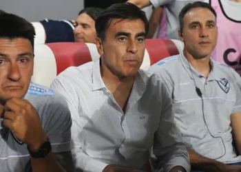 Gustavo Quinteros é oferecido ao Vasco e agrada presidente Pedrinho