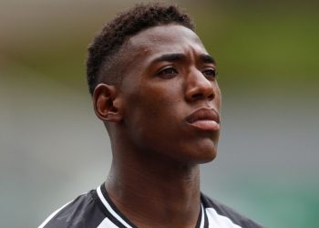 Vasco: Negociação por Léo sofre alteração de última hora