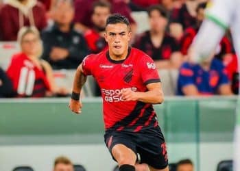 Jogador do Athletico-PR entra na mira do Vasco para 2025