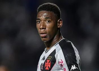 Léo pede para sair, e Vasco avalia propostas clube mira David Luiz como substituto