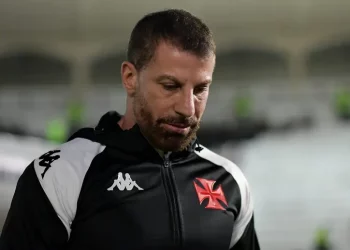 Pedrinho é pego de surpresa, e Vasco pode perder jogador importante para 2025
