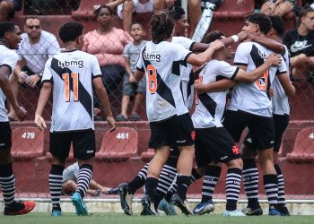 Sucesso na base faz Vasco ganhar milhões sem fazer força no mercado