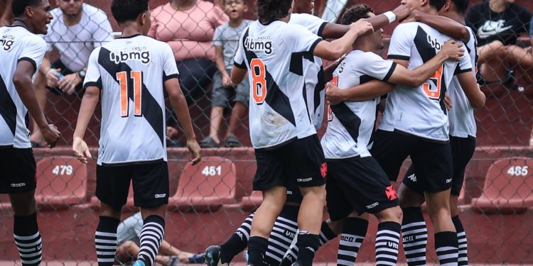 Sucesso na base faz Vasco ganhar milhões sem fazer força no mercado