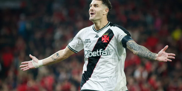 Vasco Atacante com 85 gols pode ser a solução para a reserva de Vegetti