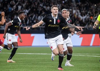 Vasco Vegetti esclarece rumores sobre possível negociação com o Fluminense