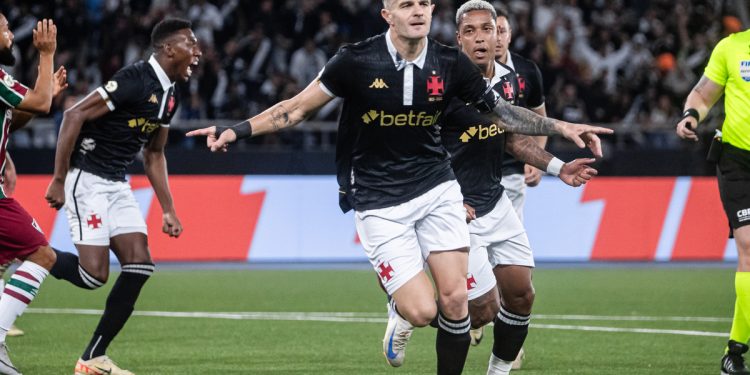 Vasco Vegetti esclarece rumores sobre possível negociação com o Fluminense