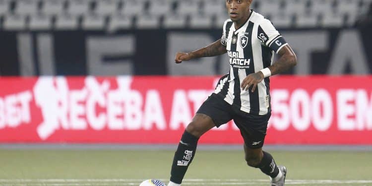 Vasco abre negociações por Tchê Tchê, que está de saída do Botafogo