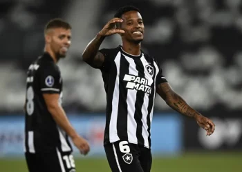 Vasco acerta contratação de Tchê Tchê