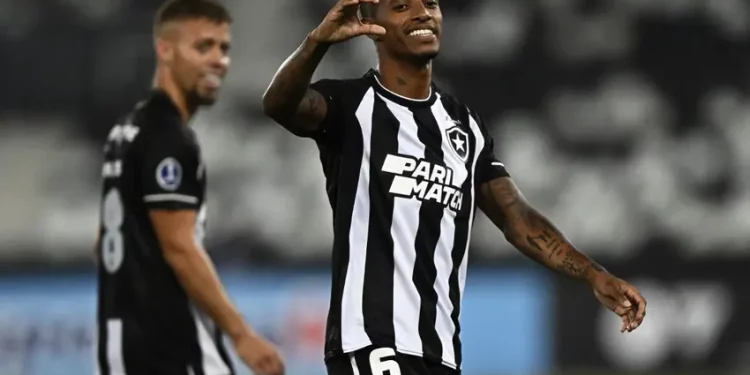 Vasco acerta contratação de Tchê Tchê