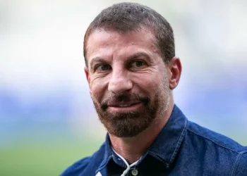 Vasco acerta sua primeira contratação para 2025