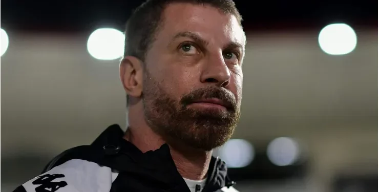 Vasco entra em contato com técnico questionado pela torcida