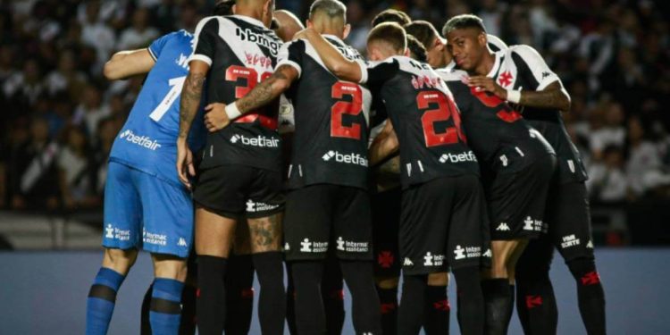 Vasco recebe oferta por volante titular