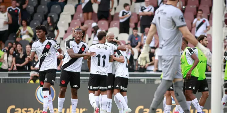 Com novidades! Escalação oficial do Vasco contra o Bangu
