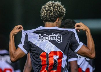 “Craque demais…” Joia do Vasco chama atenção na Copinha e torcida se empolga nas redes sociais