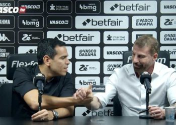 Vasco entra em contato com atacante que atua na Europa