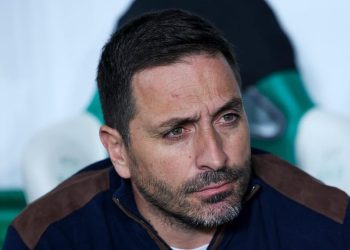 Botafogo quer comprar o Vasco para o lugar de Artur Jorge