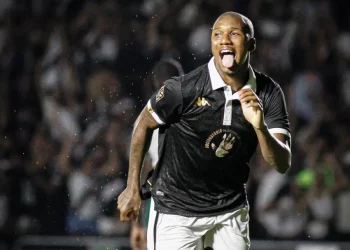 CBF trava saída de Leandrinho; Al Shabab quer chegada de lateral do Vasco com urgência