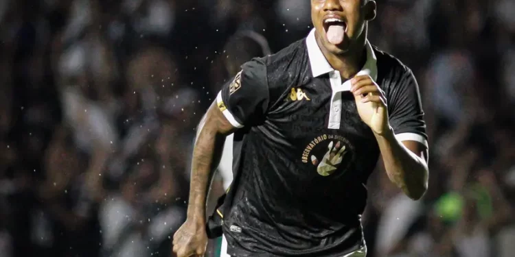 CBF trava saída de Leandrinho; Al Shabab quer chegada de lateral do Vasco com urgência