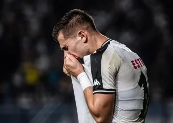 Carille recebe péssima notícia sobre retorno de Estrella, joia do Vasco