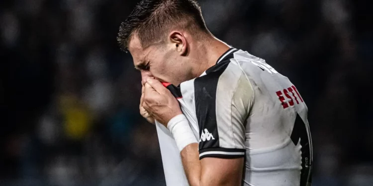 Carille recebe péssima notícia sobre retorno de Estrella, joia do Vasco