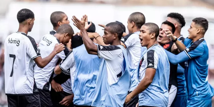 Vasco recebe reforços de destaques da Copinha; confira nomes