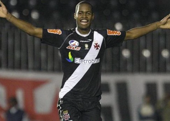 "Quer parar o Neymar" Dedé "cava" vaga no Vasco após retorno de craque